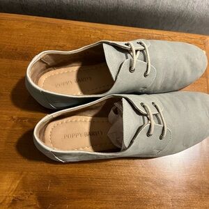 Poppy Barley Womans Light Gray Oxfords